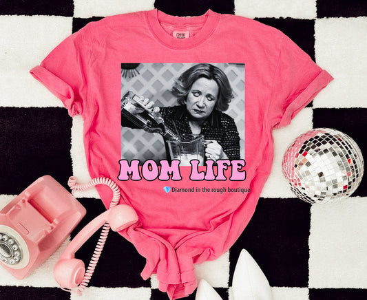 Mom life 70’s show-graphic Tee